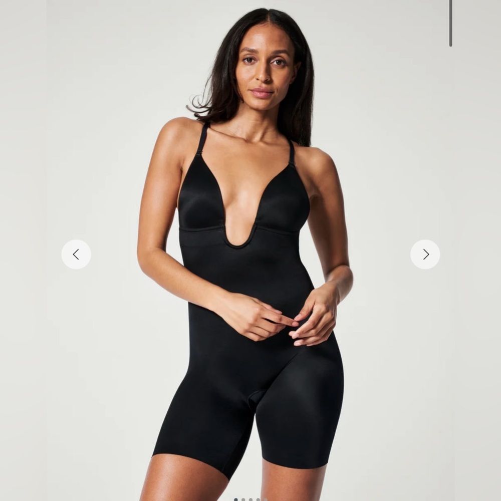 SPANX Black Plunge Low-Back Mid-Thigh Bodysuit